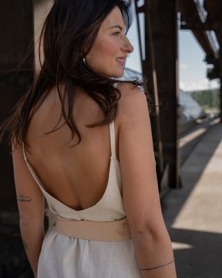 Minimalistický look, maximální dojem. #linenlove #linen #fashion #lovelydreams #brand #czech #handmade #basic #beige...